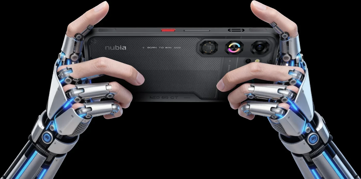 Dłonie cyborga trzymają poziomo czerwonego smartfona nubia Neo 5 GT do gier.