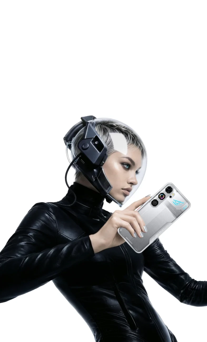 Pionowe ujęcie kobiety w czarnym kombinezonie ze srebrnym smartfonem nubia Neo 5 GT przy twarzy.